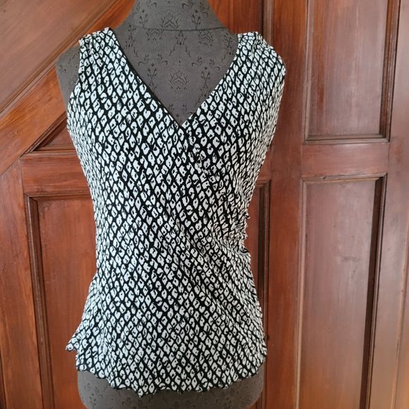 Nine & Co. Tops - Nine & Co. By Nine West Black & White Sleeveless Wrap Top S